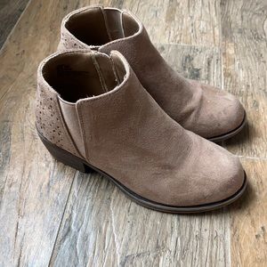 Little girls taupe booties